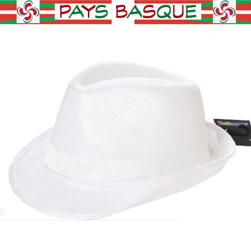 chapeau blanc synthétique